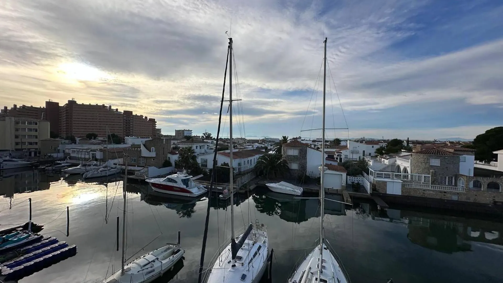 Apartamento En Roses Con Vistas Al Canal Y Piscina Av-52 0*,