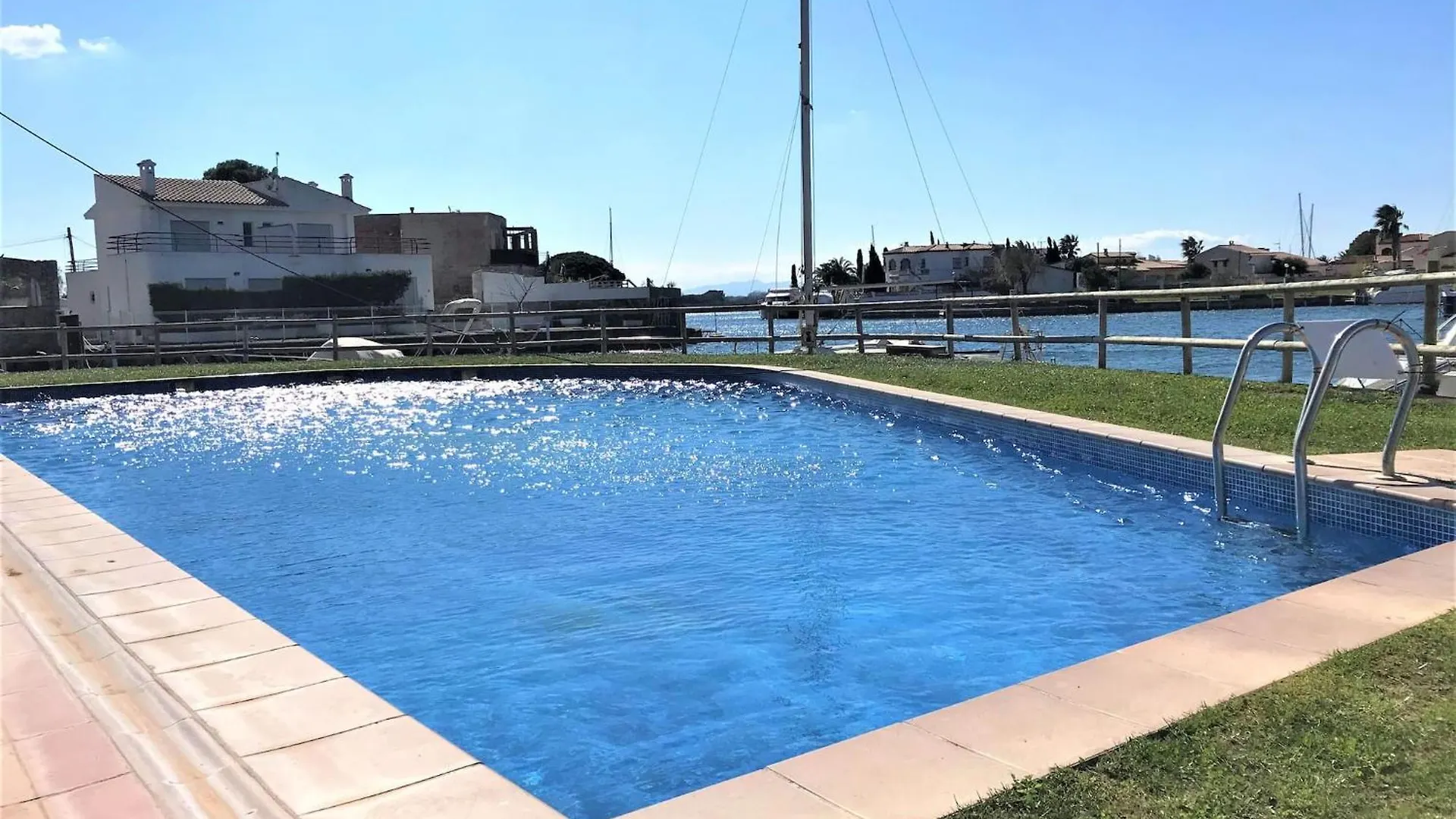 Apartamento En Roses Con Vistas Al Canal Y Piscina Av-52 Apartment